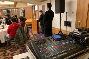 飲食店の大ホールパーティー余興