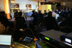 都内のホテルにて企業パーティーの余興